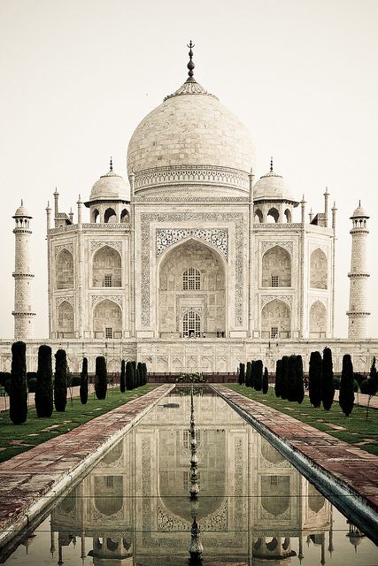 Download Taj Mahal HD Photos for Mobile DP
